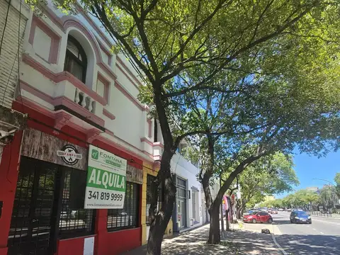 Local comercial Av. Alberdi  al 1000, local 90 m2 refaccionado excelente estado general