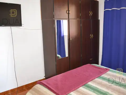 VENTA CASA UN DORMITORIO CON AMPLIO PATIO Y QUINCHO EN ROLDÁN