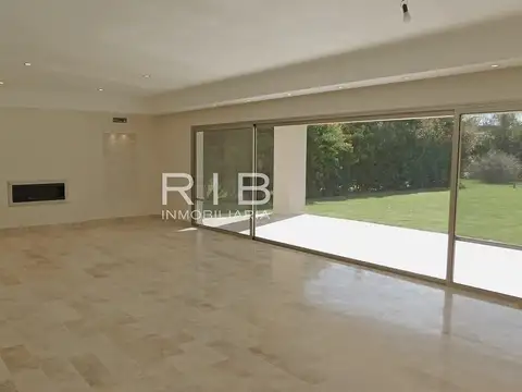 Con Renta - Propiedad de 590 m2 totales