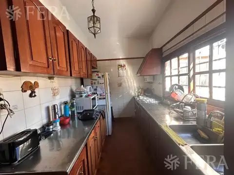 Casa 6 ambientes con 4 baños