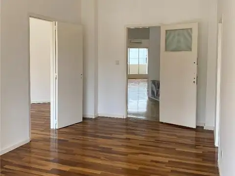 Oficina 5 ambientes con 1 baño