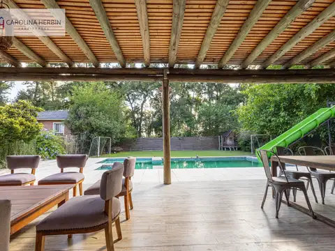 Casa en Venta con 2 cocheras