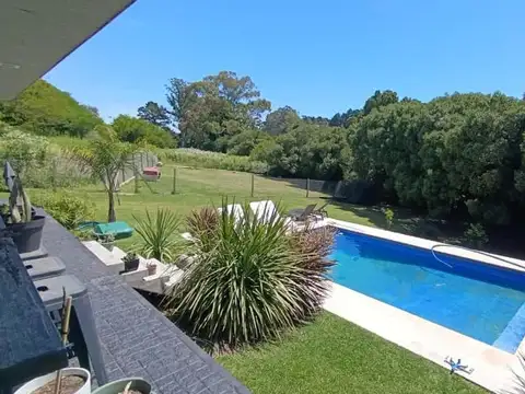 Casa en Alquiler con 2 cocheras