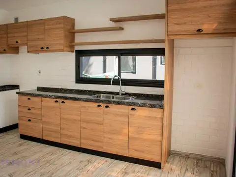 Casa 4 ambientes con 2 baños