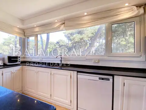 Av. del Libertador esq. Helades 4300