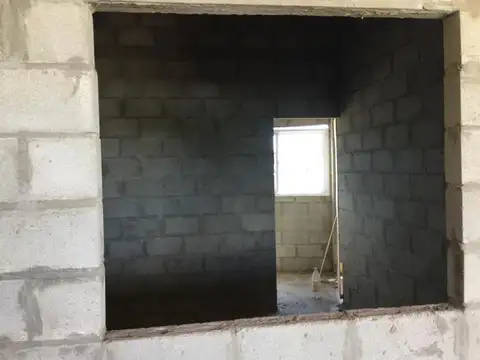 Avenida Hipolito Yrigoyen 20600