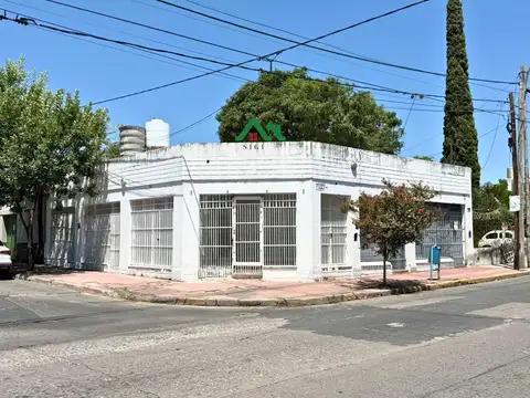3 locales comerciales + departamento en venta en Alto Alberdi – Inversión con renta en esquina