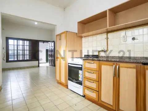 Casa en venta en La Plata tipo ph a refaccionar