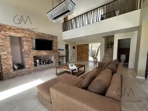 Casa 4 ambientes con 3 baños