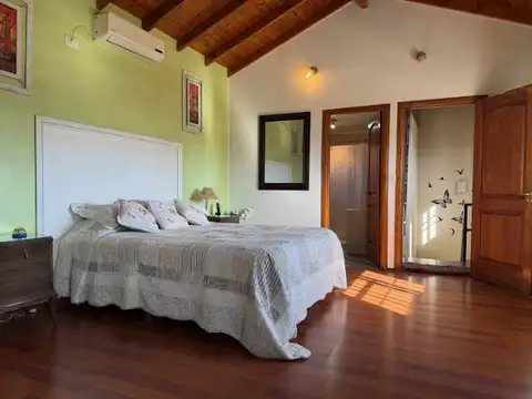 Casa 5 ambientes con 2 baños