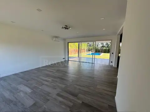 Casa 5 ambientes con 4 baños