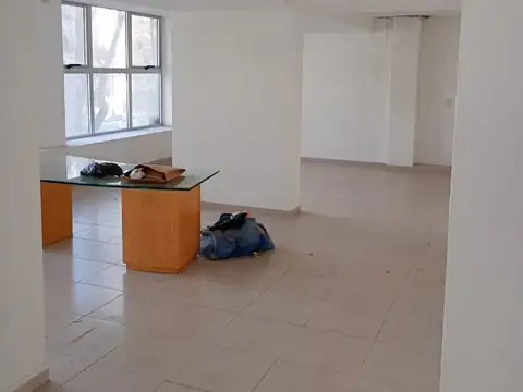Oficina en Alquiler con 2 cocheras