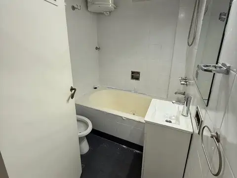 Excelente Departamento de dos ambientes sobre Av. del Libertador