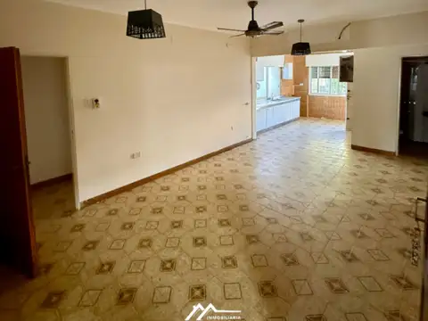 Casa en Alquiler con 1 cochera