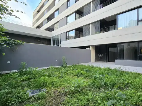 Venta departamento 2 ambientes con cochera y jardín propio! Amenities y Seguridad 24hs! PRIMA