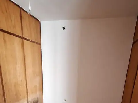 Casa de 2 pisos EN VENTA, 4 dormitorios, patio, cochera, balcón y terraza. ZONA SUR