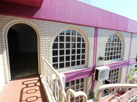 Oficina 5 ambientes con 3 baños