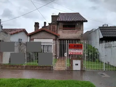 LINDO Y AMPLIO CHALET EN BUEN ESTADO - ZONA MULTIFAMILIAR