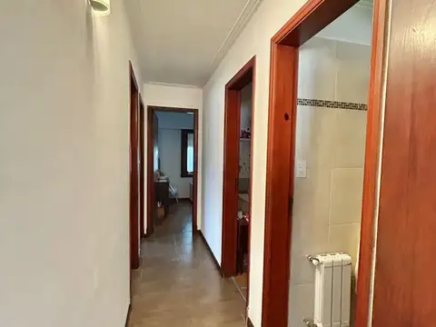 EXCELENTE CASA EN VENTA SOBRE CALLE DRUMMOND ESQUINA MURATURE - ADROGUE