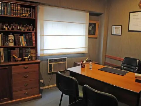 Ayacucho y P. de Melo -Ideal consultorio - 45m2 - luminoso - APTO PROF.