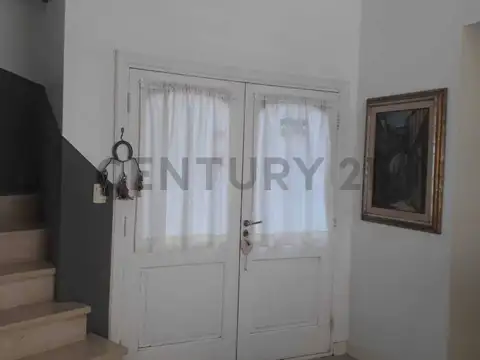 Casa 5 ambientes 250 superficie lote 600 metros, con pileta y parquización Barrio Septiembre