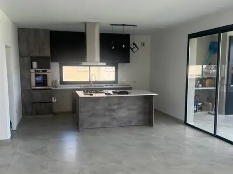 Casa 5 ambientes con 3 baños