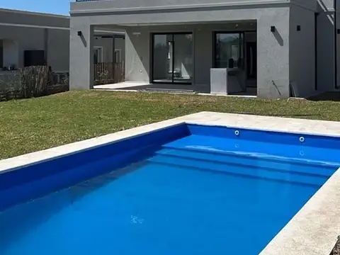 Santa Lucía, Pilar del Este, Pilar 100