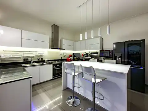 VENTA Casa importante como nueva en BOEDO