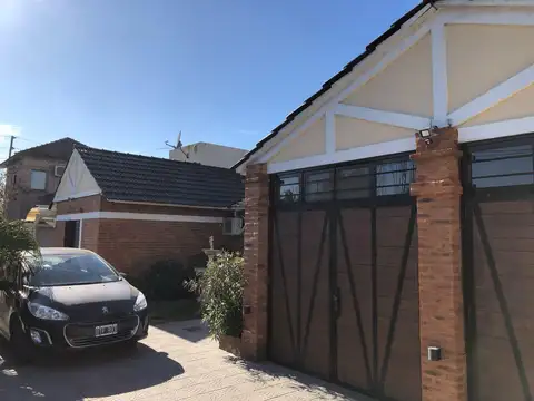 Casa en Venta con 4 cocheras