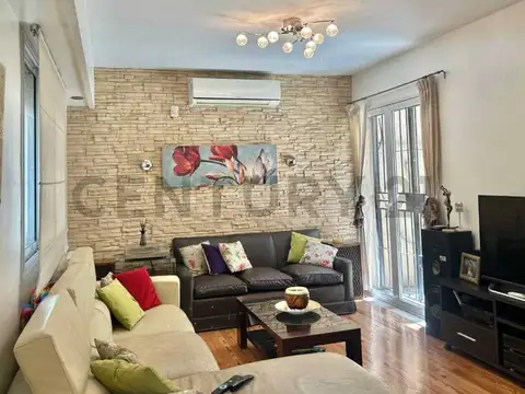 VENTA CASA 4 / 5 AMBIENTES FLORES 2 PATIOS TERRAZA GARAGE 2 BAÑOS Y TOILETTE APTO CREDITO