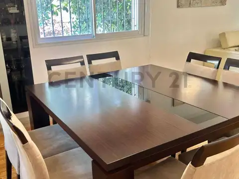 Casa 5 ambientes con 2 baños