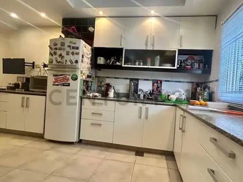 VENTA CASA 4 / 5 AMBIENTES FLORES 2 PATIOS TERRAZA GARAGE 2 BAÑOS Y TOILETTE APTO CREDITO