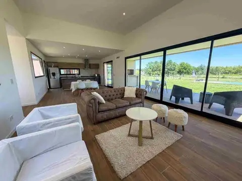 Casa en Venta con 1 cochera