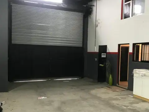 ALQUILER - EXCELENTE GALPON 420 m2 - CON OFICINA y VESTUARIO