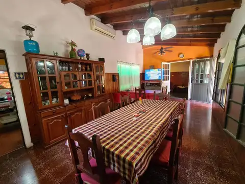 Casa y local en excelente ubicacion en Lamberti y Almonacid