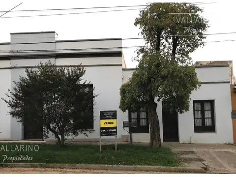 Casa + departamento con amplio lote, Colón.