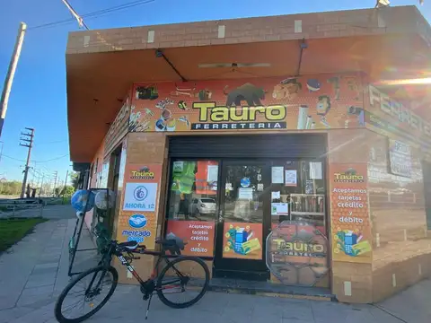 PILAR - INMUEBLE SOBRE RUTA 8 - 210 M2 CUBIERTOS - APTO DEPOSITO O COMERCIO