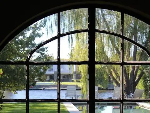 Casa en Venta con 3 cocheras