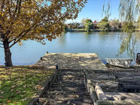 Casa al Lago en Venta en el Barrio Cerrado La Laguna