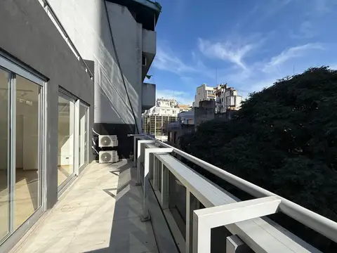 ALQUILER EN CENTRAL CANCILLERIA con COCHERA. Impecable