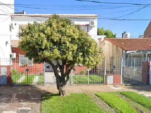 *PH 3 AMB. AL FONDO *COCINA, COMEDOR, TOILETTE, ESCRITORIO, LAVADERO, 2 DORMITORIOS, BAÑO PRINCIPAL