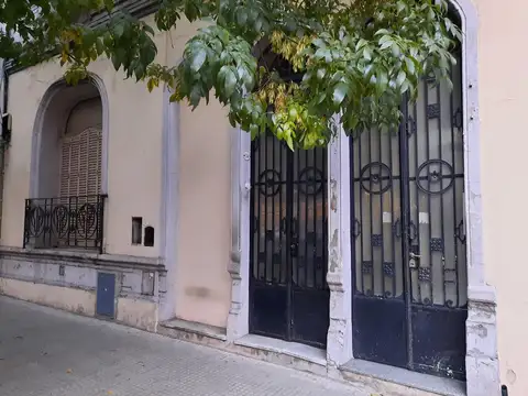 Av Directorio al 1100