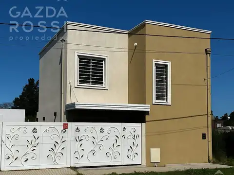 Excelente Duplex en la calle  Racedo esquina Azurduy