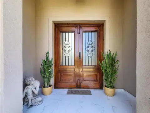 Casa en Venta en El Cantón - Barrio Golf, USD 400.000