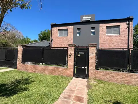 Casa de categoría en Sauce Viejo