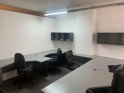 VENTA DE OFICINA COMERCIAL AMOBLADA - FINANCIAMIENTO PRIVADO