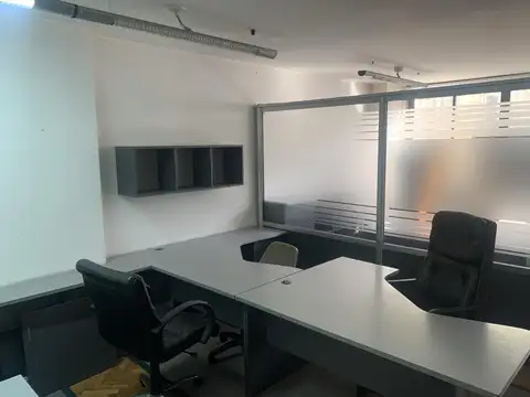 VENTA DE OFICINA COMERCIAL AMOBLADA - FINANCIAMIENTO PRIVADO