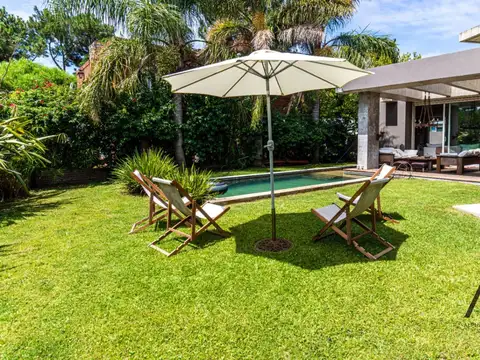 Casa 9 ambientes con 4 baños