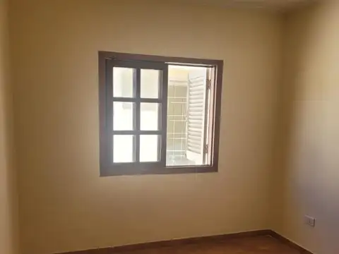 Departamento en Alquiler en Villa Elvira, $ 650.000