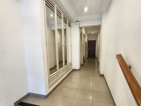 OFICINA FRENTE A LA PLAZA - 2 DESPACHO - RECEPCIÓN - $ 750.000